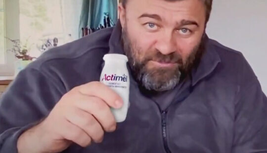 Danone зняла у рекламі російського актора Пореченкова, який обстрілював українських військових
