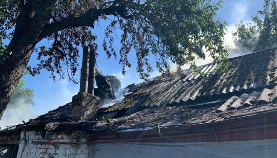 У Рівному від вогню врятували будинок (ФОТО)