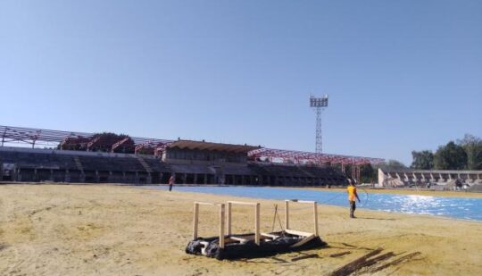 На стадіоні “Авангард” стелять поле