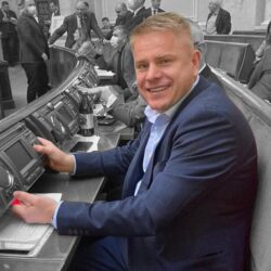 Нардеп Віктор М’ялик офіційно став біднішим: майно, доходи та збереження у декларації