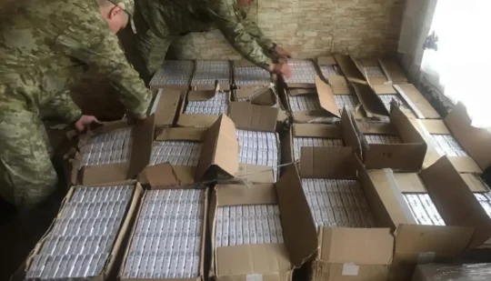 У Рівному спалили понад 15 тисяч пачок нелегальних цигарок (ВІДЕО)
