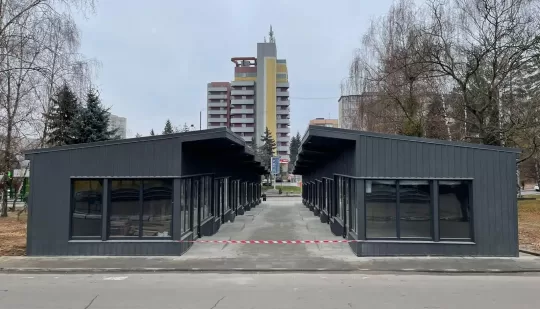 У Рівному депутати скасували паспорти прив`язки кіосків біля “Сільпо”