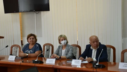 До Дня вчителя 16 освітян Рівненщини отримають обласні премії та відзнаки