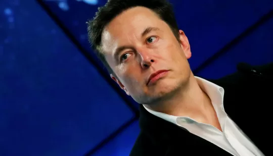 Після опитування в Twitter Маск продав частину акцій Tesla
