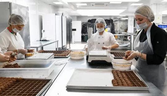Виробники солодощів призупиняють виробництво через ціни на газ