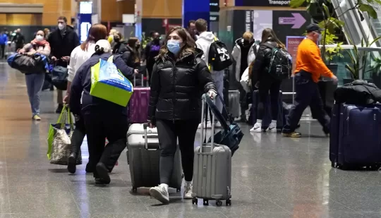 У США продовжують скасовувати авіарейси через “Омікрон”