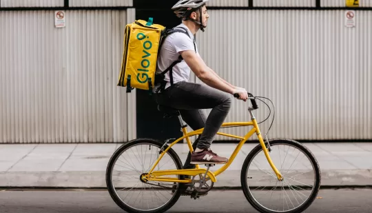 Німецька Delivery Hero купує контрольну частку в Glovo