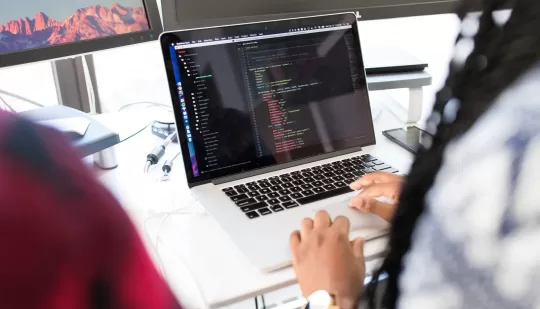 Іноземним IT-фахівцям спростять процедуру надання дозволу на імміграцію