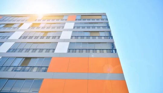 Сонячні панелі, схожі на буд матеріал, перетворюють будинки в генератори енергії