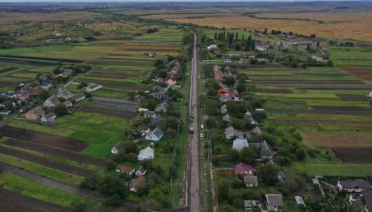 Дорога, яка “тисячу років” не бачила якісного ремонту: у Рівненському районі – оновлення