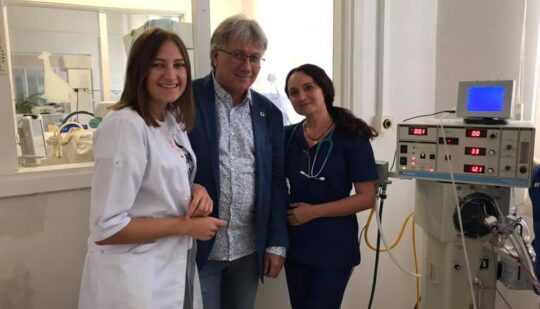 Пологовий будинок Рівного отримав новенький апарат для немовлят