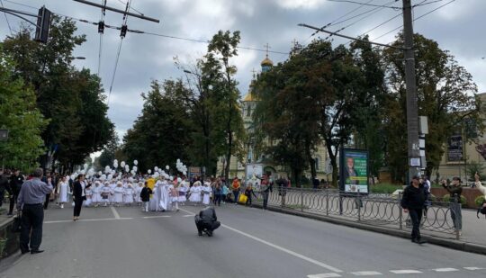 Центром Рівного пройшла хода із маленьких янголів (ФОТО)