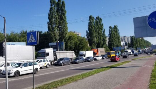 Рівне скували затори: які вулиці краще оминати? (ФОТО)