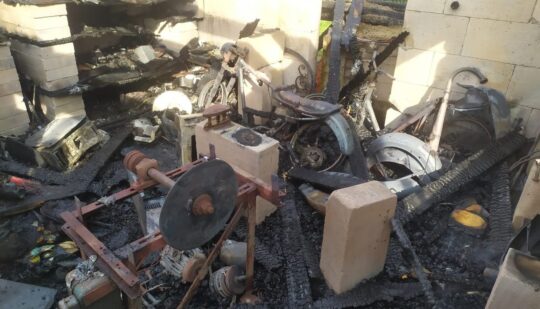 У пожежі на Рівненщині згоріли два мотоцикли та бензопила