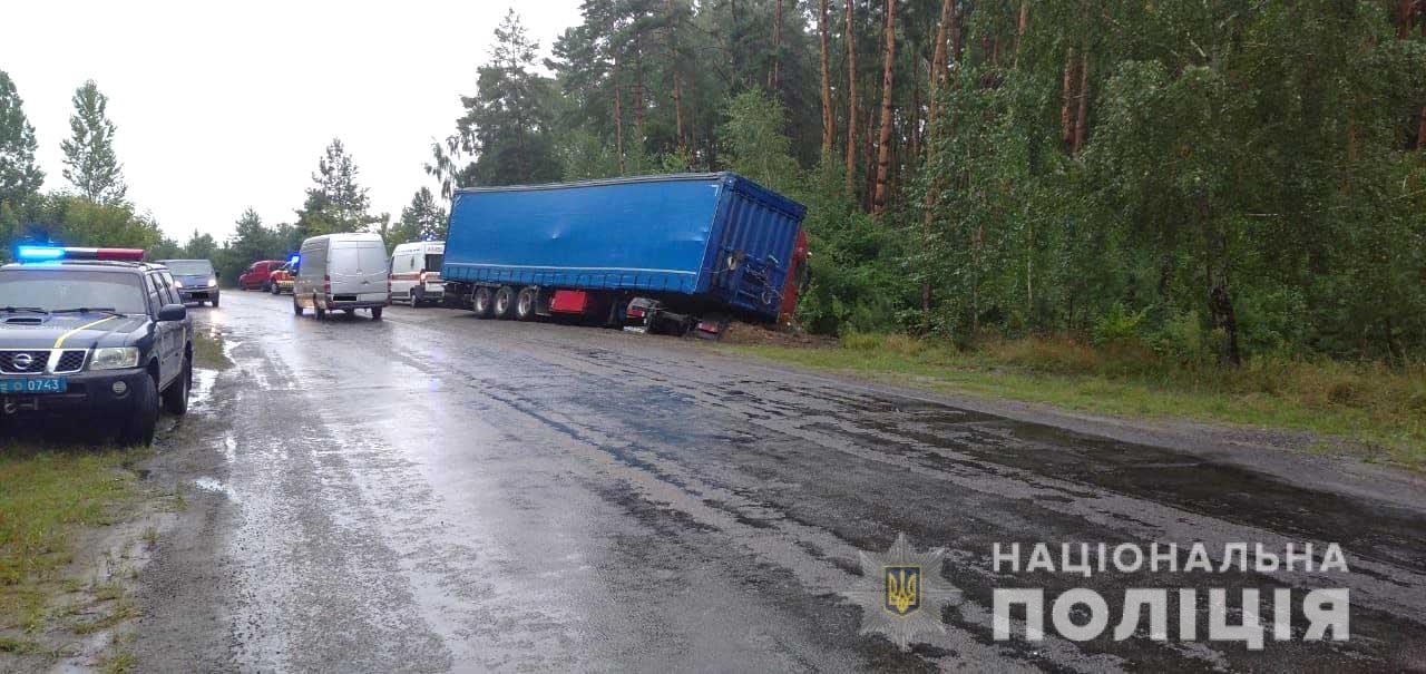 Ви зараз переглядаєте Дружина вижила, а чоловік загинув: поліція затримала винуватця ДТП на Рівненщині (ФОТО)