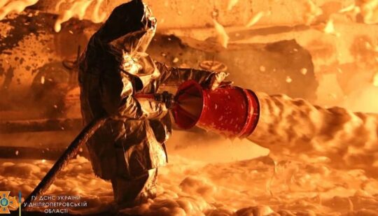 Росіяни обстріляли НПЗ у Дніпропетровській області