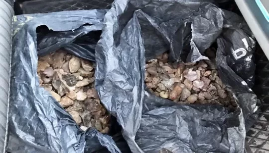 Майже 20 кілограмів бурштину вилучили поліцейські у Сарнах