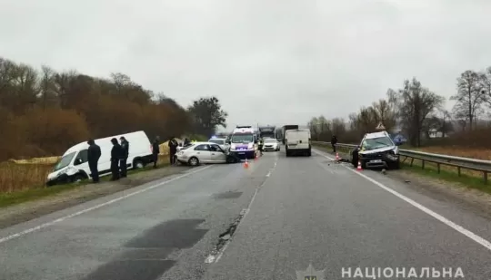 В ДТП на Дубенщині постраждали п’ятеро осіб: троє — у лікарні