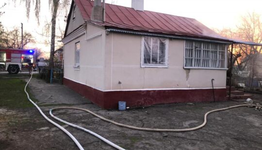 У селі на Рівненщині горів дах літньої кухні (ФОТО)