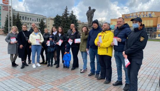 Спалювання – не вихід: у Рівному небайдужі провели просвітницький рейд серед мешканців приватних секторів