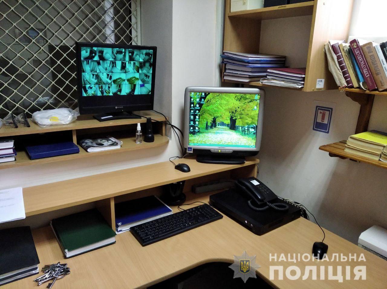 Ви зараз переглядаєте Мешканець Рівненщини намагався вкоротити собі віку в ізоляторі