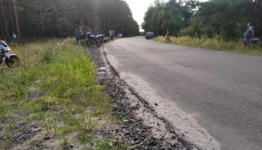 На Рівненщині мотоцикл в`їхав у зустрічний мопед, на якому було двоє дітей