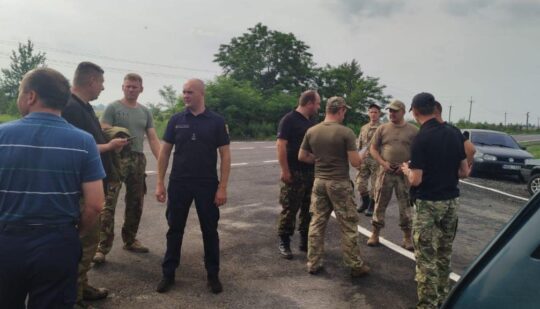 Пішла по чорниці і зникла: на півночі Рівненщини гуртом шукають 79-річну бабусю