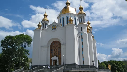 Рівняни вперше прийшли за освяченою водою за новим календарем (ФОТО) 