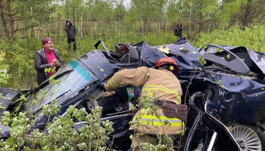 На Сарненщині рятувальники деблокували двох загиблих чоловіків з понівеченого в ДТП автомобіля, ще троє потрапили до лікарні