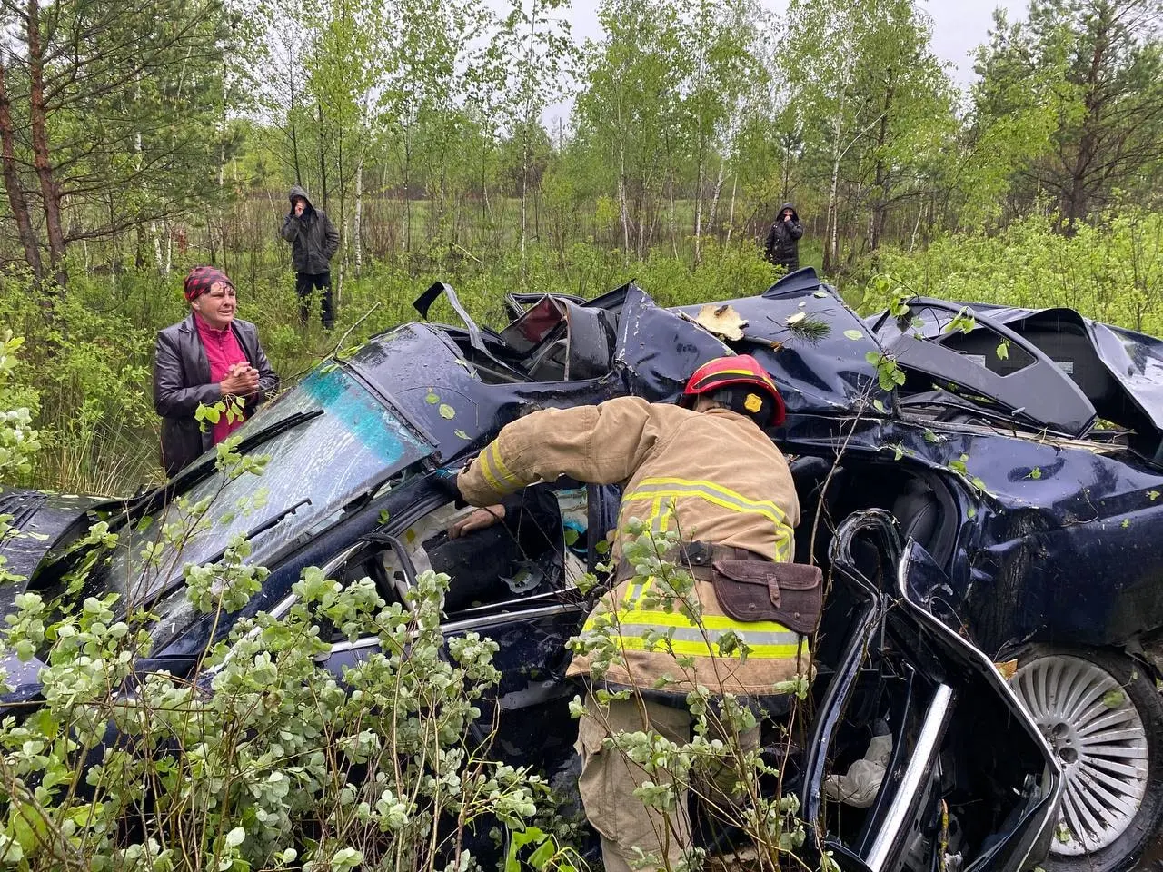 Ви зараз переглядаєте На Сарненщині рятувальники деблокували двох загиблих чоловіків з понівеченого в ДТП автомобіля, ще троє потрапили до лікарні