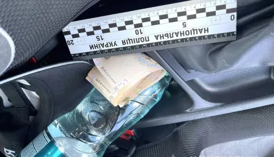 Поліцейські задокументували два факти надання хабара за уникнення адмінвідповідальності