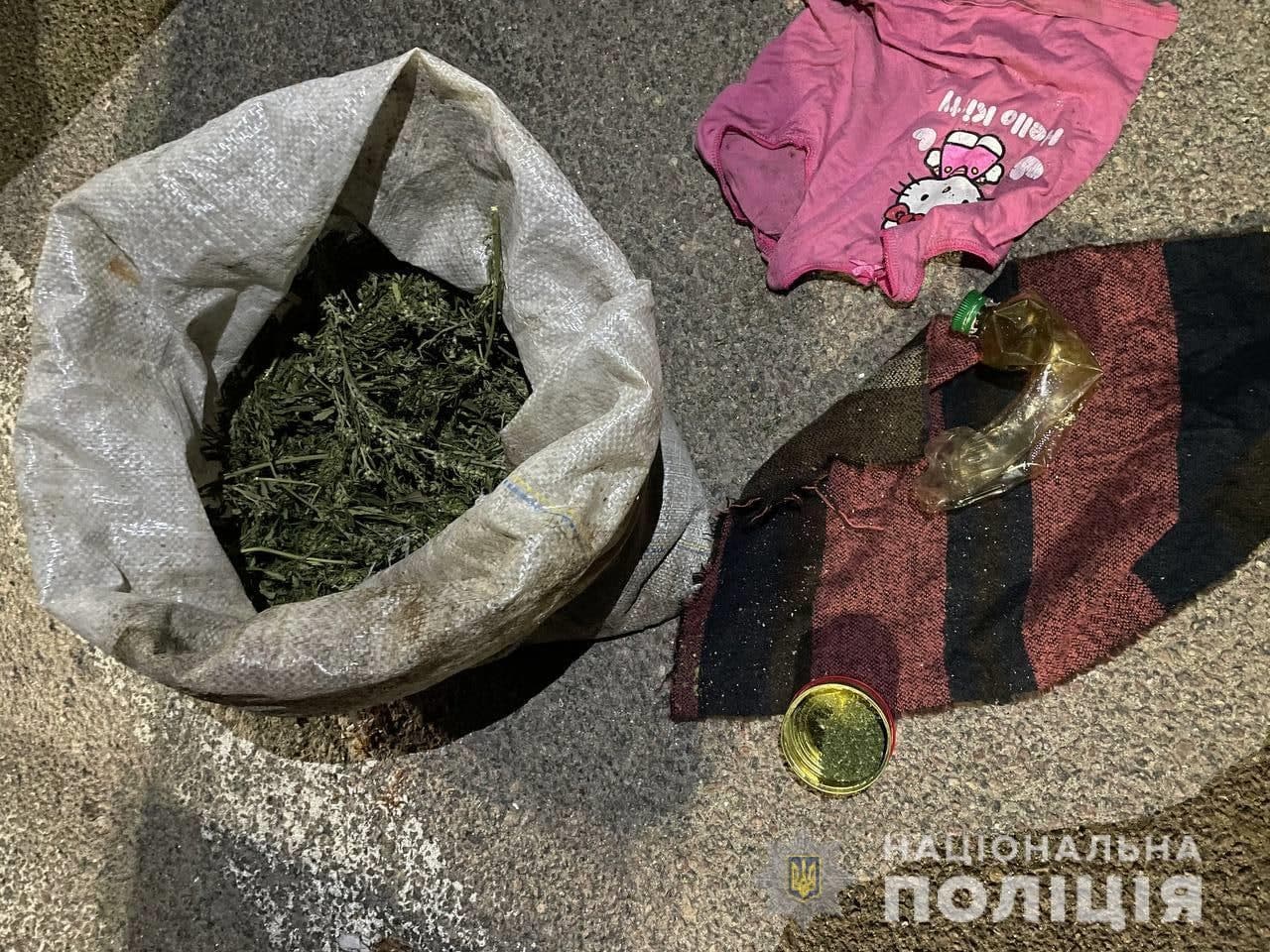 Ви зараз переглядаєте Гощанські поліцейські виявили та вилучили у рівнянина канабіс: відкрито кримінальне провадження