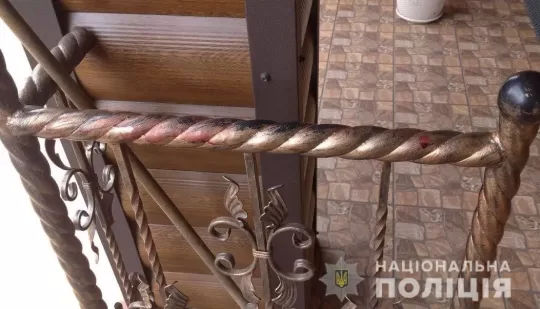 Захищаючи доньку, батько наніс тяжкі тілесні ушкодження жителю Вараського району