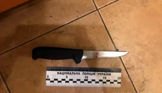Приревнував і вдарив ножем у груди співмешканку: рівненські поліцейські розпочали досудове розслідування