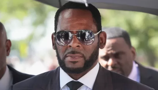 R&B виконавця R Kelly засудили до 30 років в’язниці за сексуальні злочини