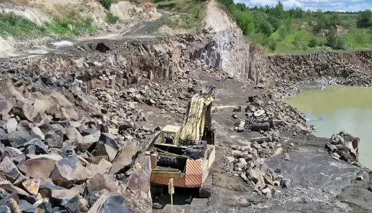 До 3 років ув’язнення загрожує підприємцю з Костопільщини за самовільне видобування базальту