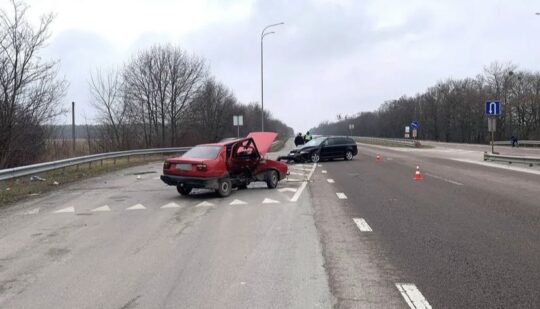На Дубенщині внаслідок зіткнення двох авто загинув водій легковика