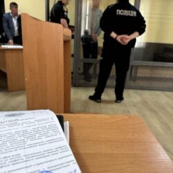Суд відправив за ґрати посадовця коледжу, якого викрили на хабарі