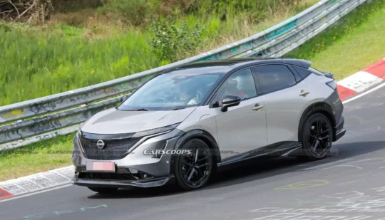 Електромобіль Nissan Ariya отримає спортивну версію Nismo: опубліковані фото з Нюрбургрингу