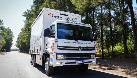 Запас ходу 250 км: першу електричну вантажівку Volkswagen e-Delivery передано клієнту