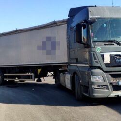 У Дубно під колесами вантажівки загинув велосипедист
