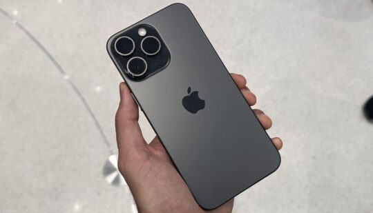 Apple використовує водяні знаки на коробках з iPhone 15