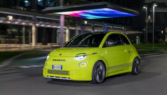 Дорожче Volkswagen ID.6: електричний Fiat 500e від Abarth отримав цінник
