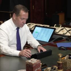 Медвєдєв пообіцяв, що Росія захопить ще більше регіонів України