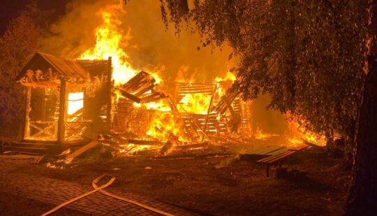 На Рівненщині вночі згоріла пам’ятка архітектури (ФОТО)