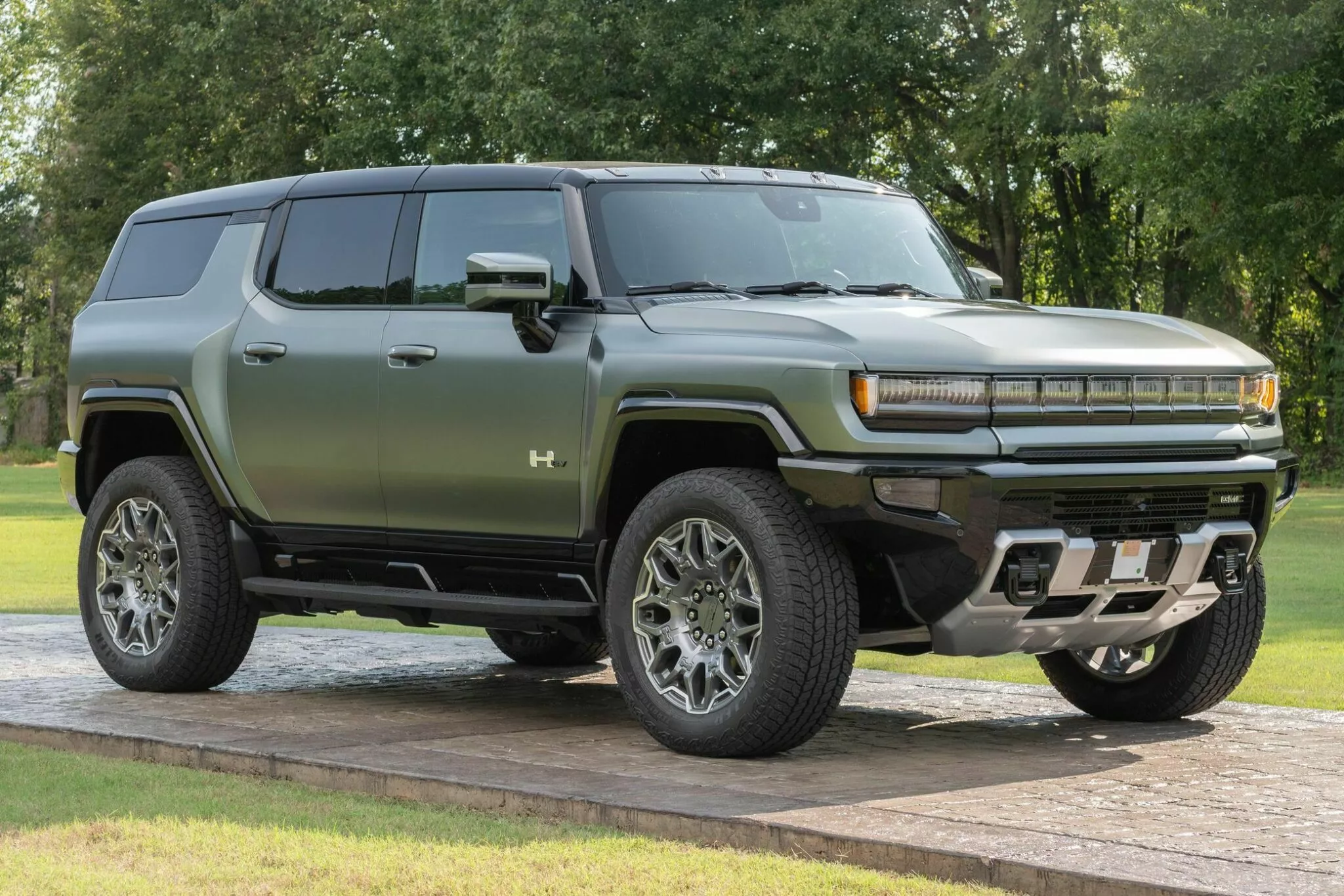 Ви зараз переглядаєте Електромобіль GMC Hummer EV продадуть з аукціону: у чому його унікальність