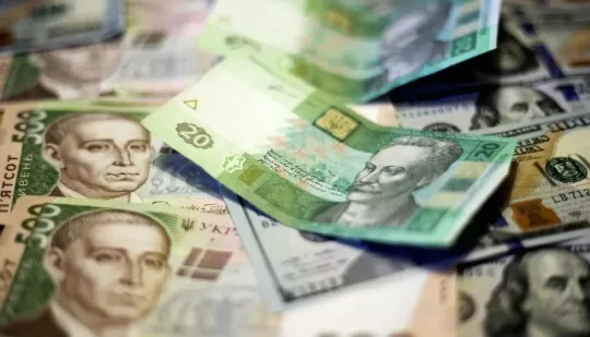 Зарплати чоловіків в Україні майже на 19% вищі, ніж у жінок