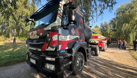Рятувальники міського гарнізону ДСНС опановували ТТХ нової автоцистерни