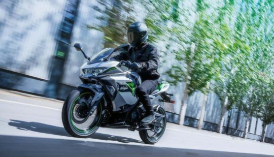 Kawasaki запускає продажі своїх перших електромотоциклів у Великій Британії