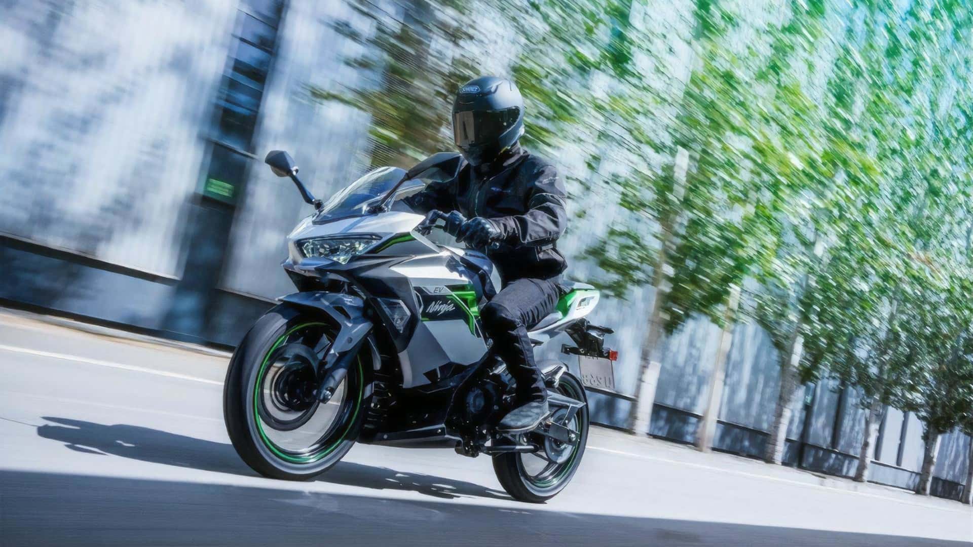 Ви зараз переглядаєте Kawasaki запускає продажі своїх перших електромотоциклів у Великій Британії